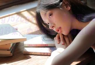 52cgzy网站：仿佛可以听到别人家的吵架，心里默念“早知道喝酸奶了！”