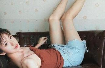 瓜田里：观看91cg·com，意想不到的青涩爱情。