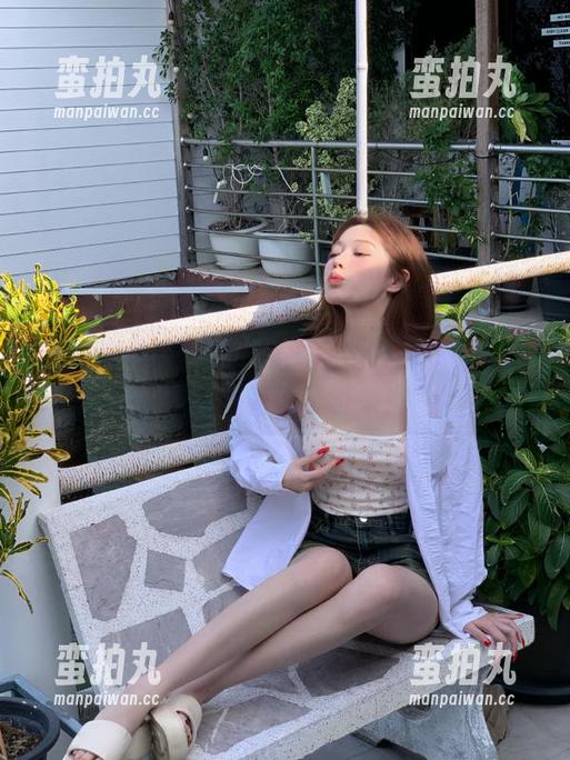 观看91吃瓜视频，连我的表情包都跟着活了过来！