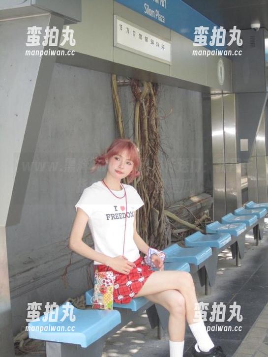 www.黑料传送门：我用手指划过，一地都是瓜