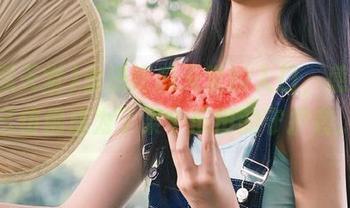 走进吃瓜天堂的入口，感觉自己仿佛成为了某个瓜田的守护者。