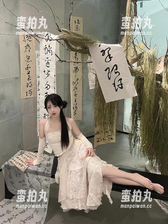 官网里那些国产吃瓜视频，有些镜头竟让我心里着了小花。