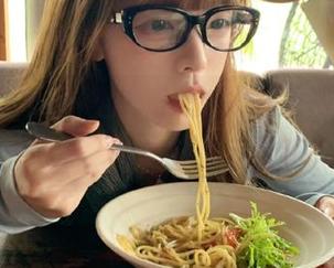 午后的阳光，“国产吃瓜”直达我的慵懒，想吃个西瓜陪我唠嗑。