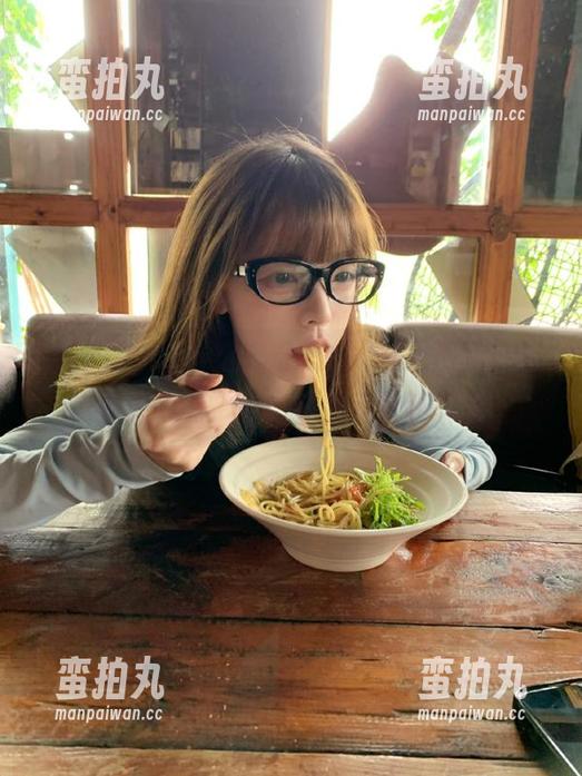 国产吃瓜 午后的阳光,“国产吃瓜”直达我的慵懒,想吃个西瓜陪我唠嗑。