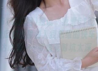 我说“我爱51吃瓜网”发布的瓜都直接划入我思维的快车道，直达心里……可惜有时坑太深。