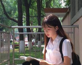 上了’我要吃瓜网’，网址像一根绳子，把我的心挂在了奇妙的南国树上…