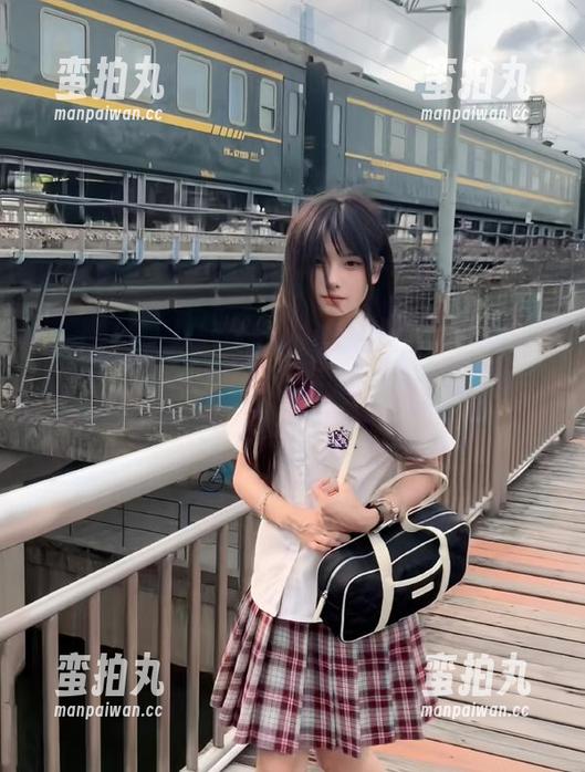 网曝吃瓜主播抱怨低迷流量，心里默念：只要我永恒不灭，流量自然永久！