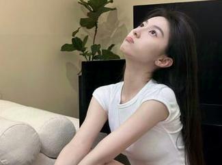 万篇长征黑料不打烊的传送门，果然和泡芙在线之间藏着点什么，甜蜜而神秘的小玩意儿嘿嘿。