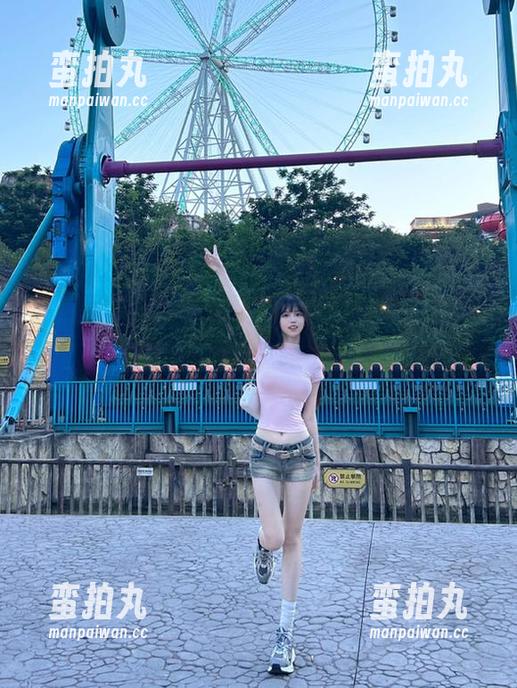 进黑料网站官网的入口就像探险，心里有一点点小期待也有小紧张呢。