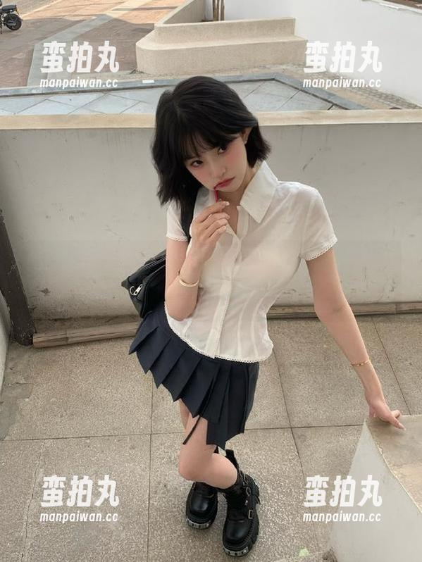 黑网料 注意!黑网料首页新内容,怀疑我的眼睛在调皮!